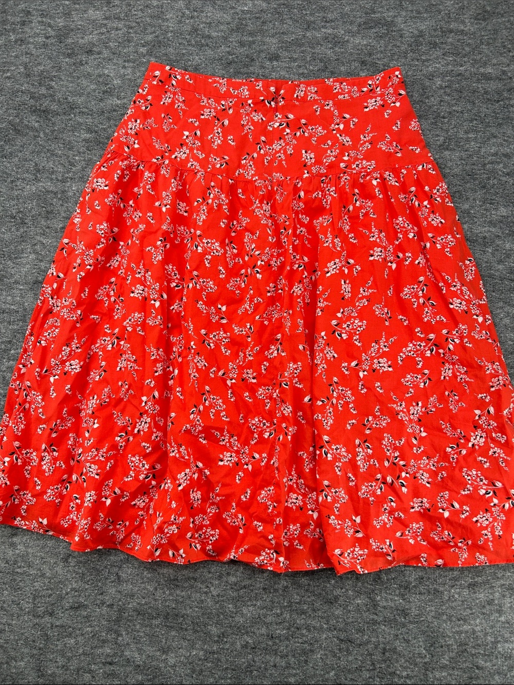 Ann Taylor Floral Print A Line Midi Skirt Red Lightweight Lined Zip Back Size 12 - Picture 6 of 9